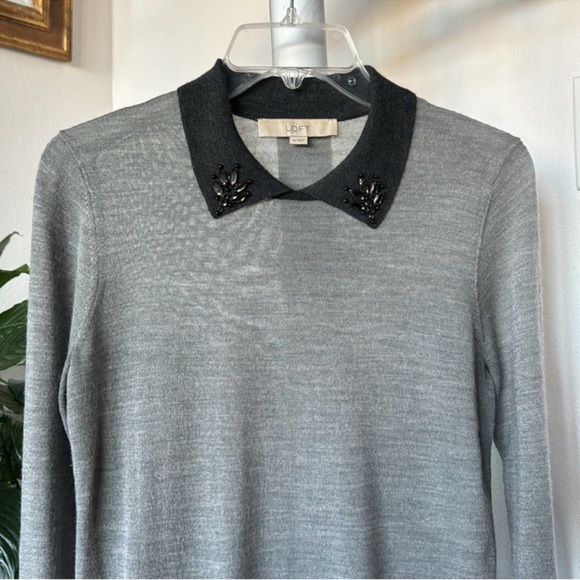LOFT Ann Taylor Wool Blend Jewel Embellished Collar Top Sweater Sz XS Gray Light - Picture 2 of 9
